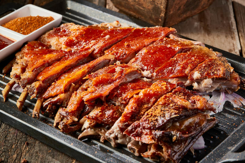 蒙餐炭火烤羊排