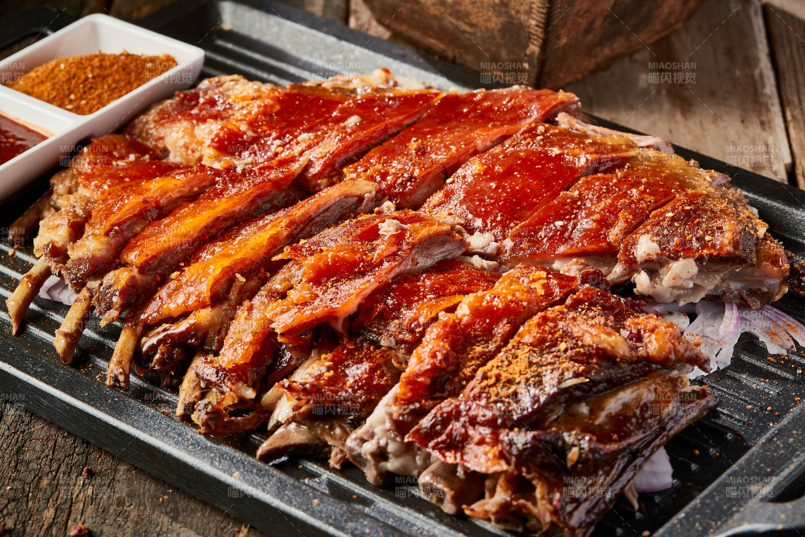 蒙餐炭火烤羊排