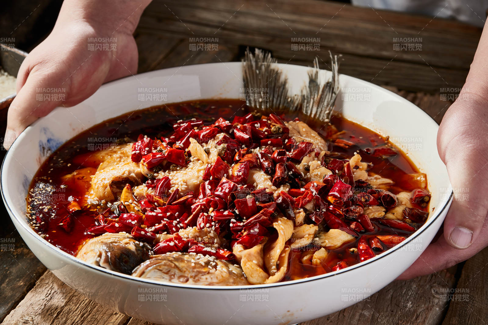 沸腾飘香水煮野生草鱼