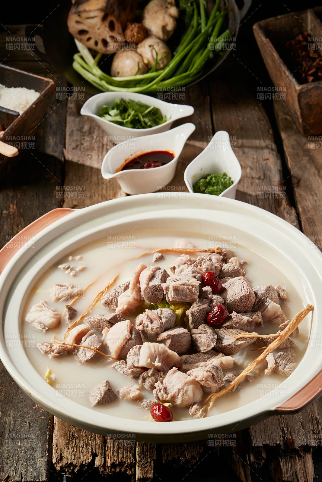 砂锅浓汤滋补羊肉锅