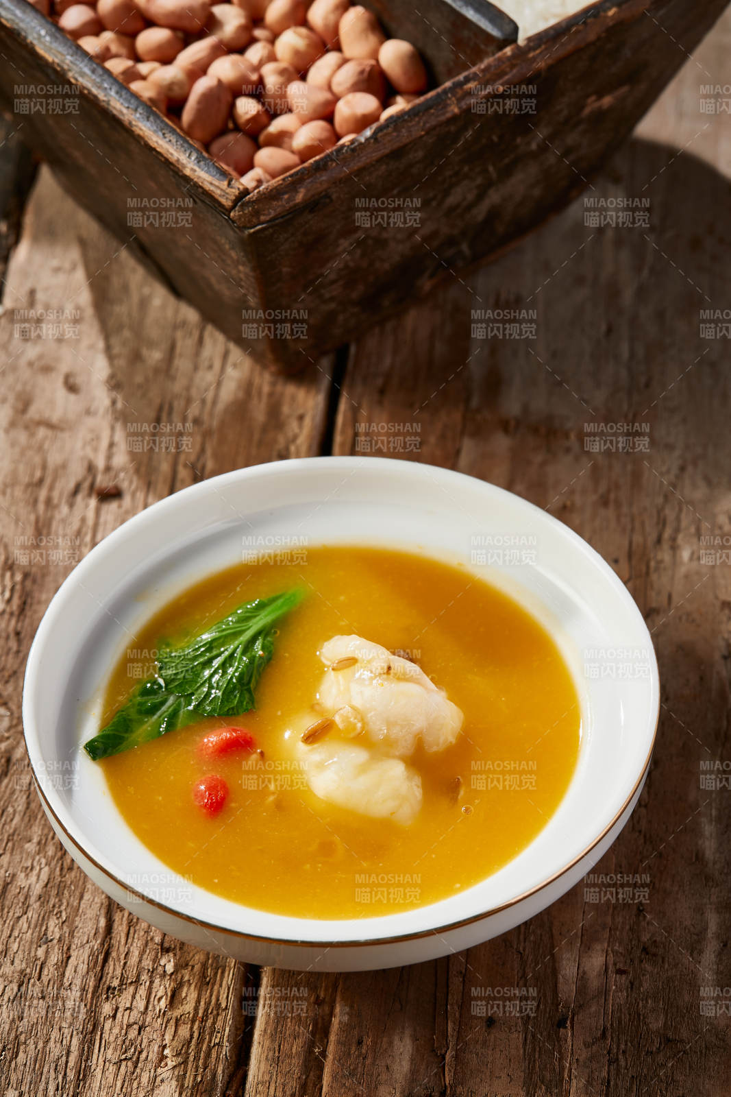 薏米濃湯枸杞燉蝦仁