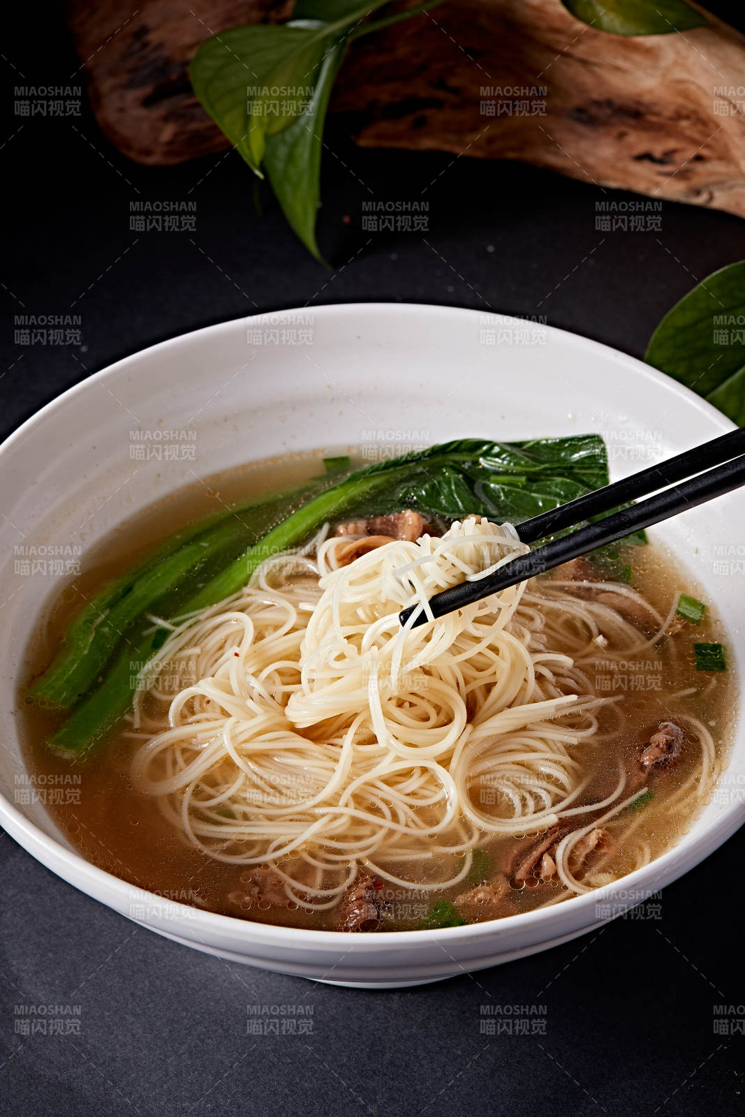 港式茶餐牛肉清湯米粉