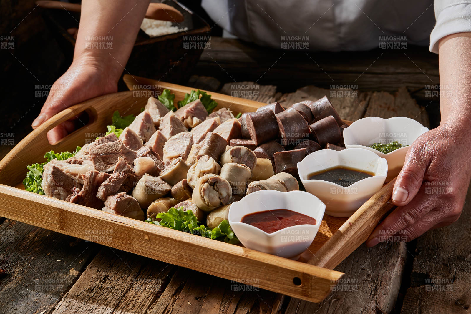 蒙餐血腸白腸肚包肉拼盤(pán)