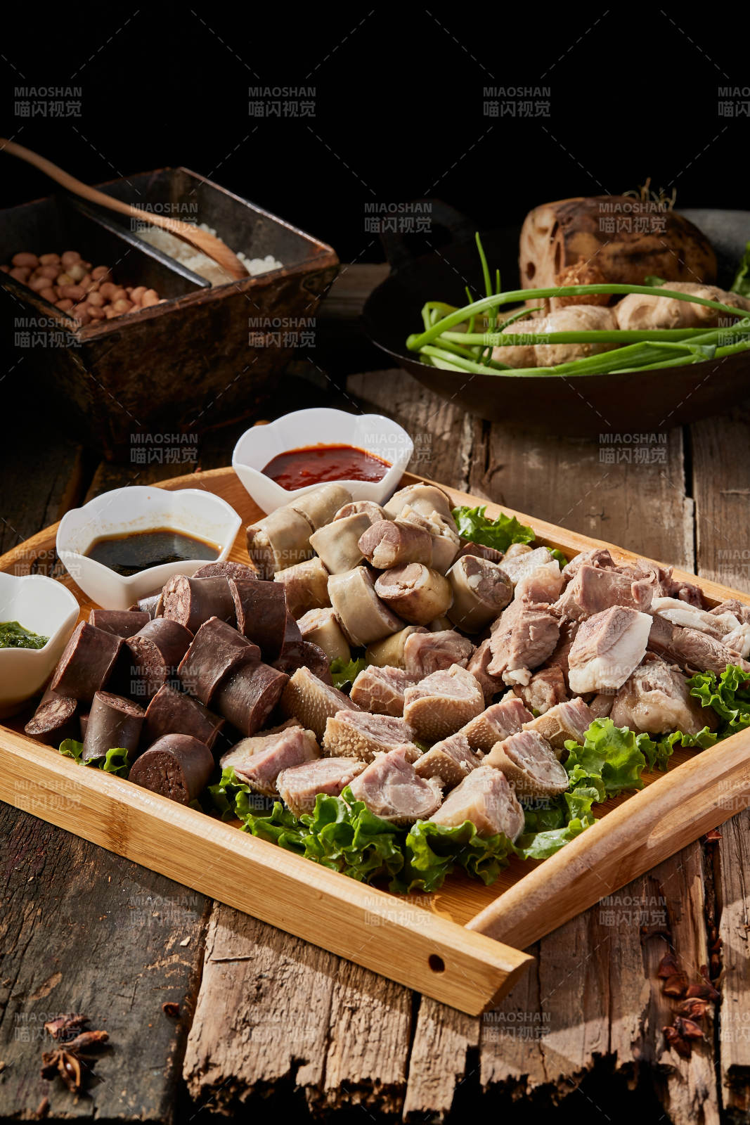 蒙餐血肠白肠肚包肉拼盘