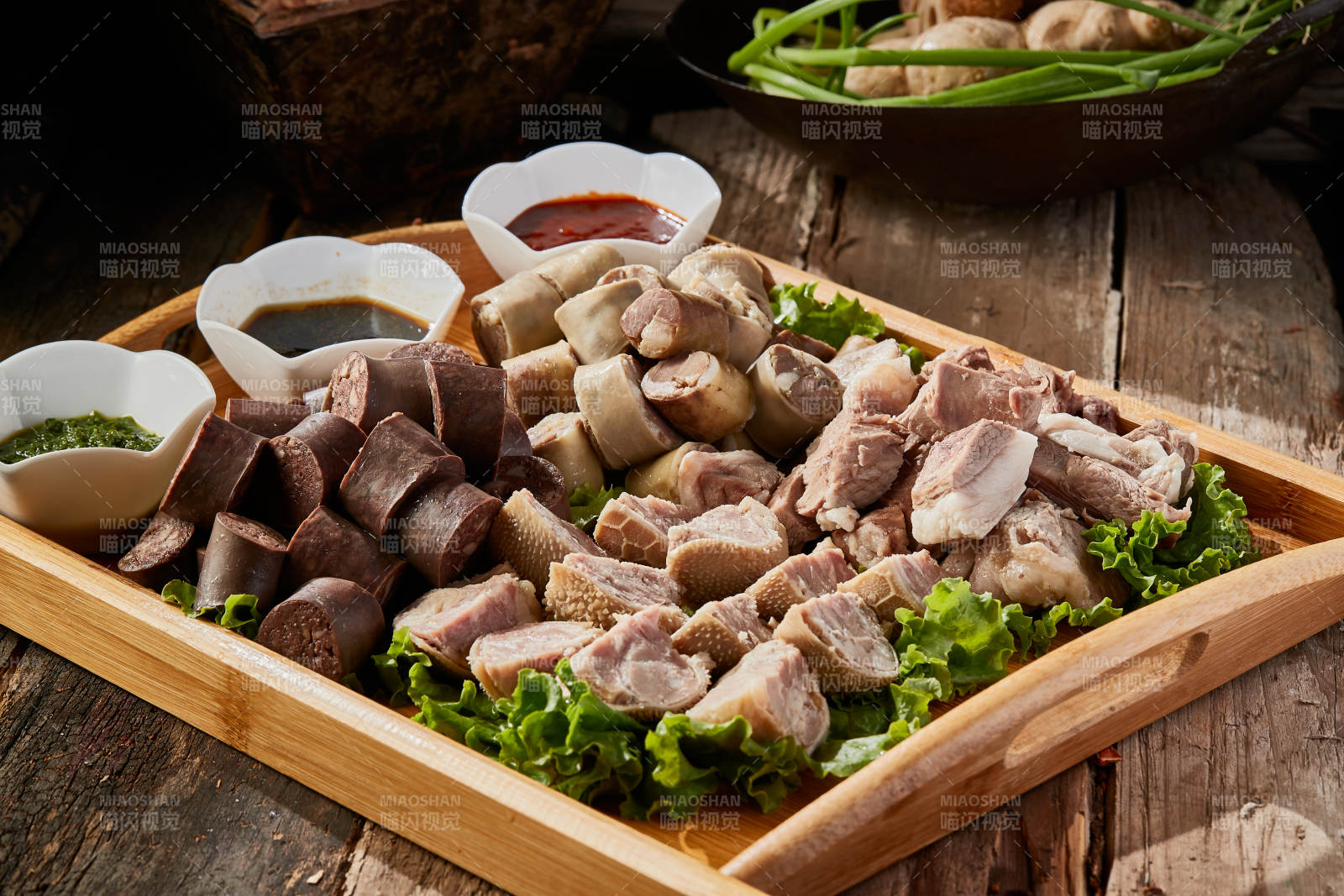 蒙餐血肠白肠肚包肉拼盘