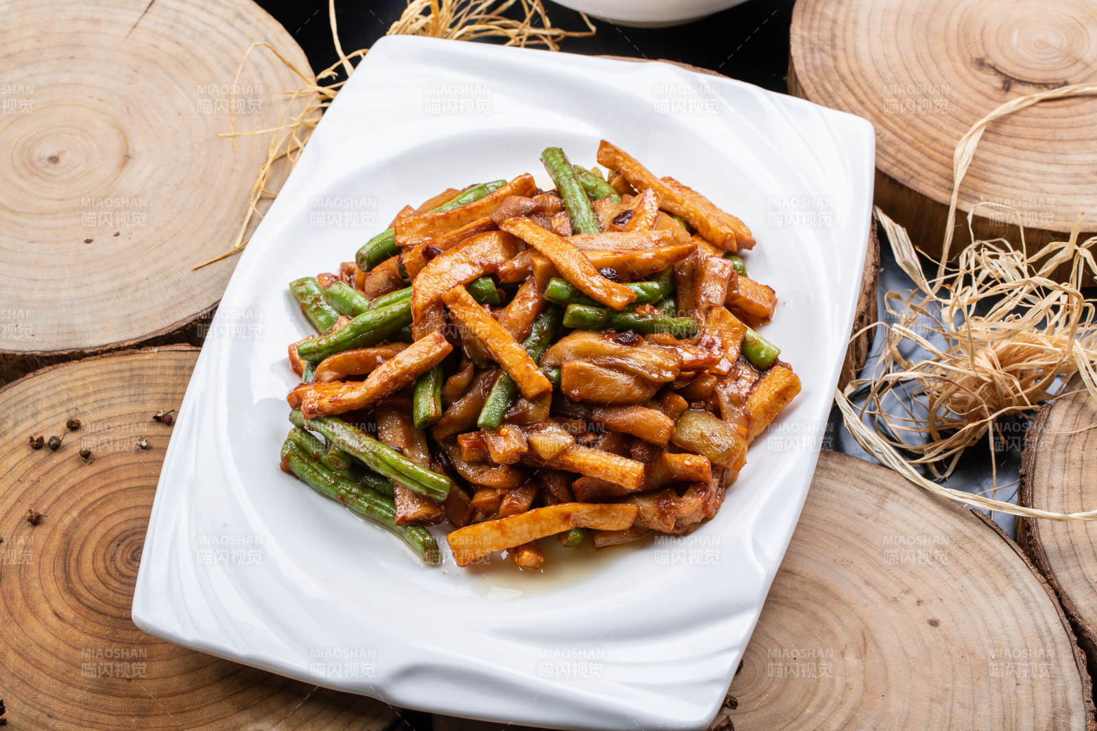 黑胡椒杏鲍菇牛柳-摄影图