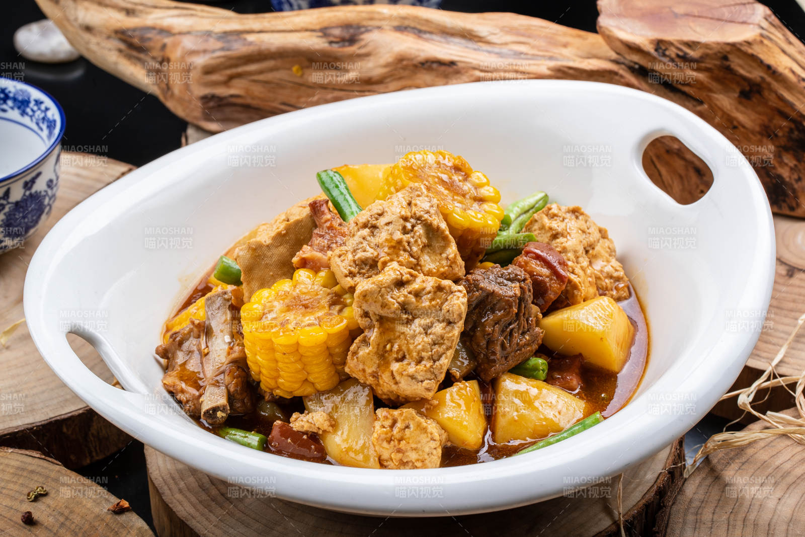 农家乱炖豆角豆腐土豆排骨