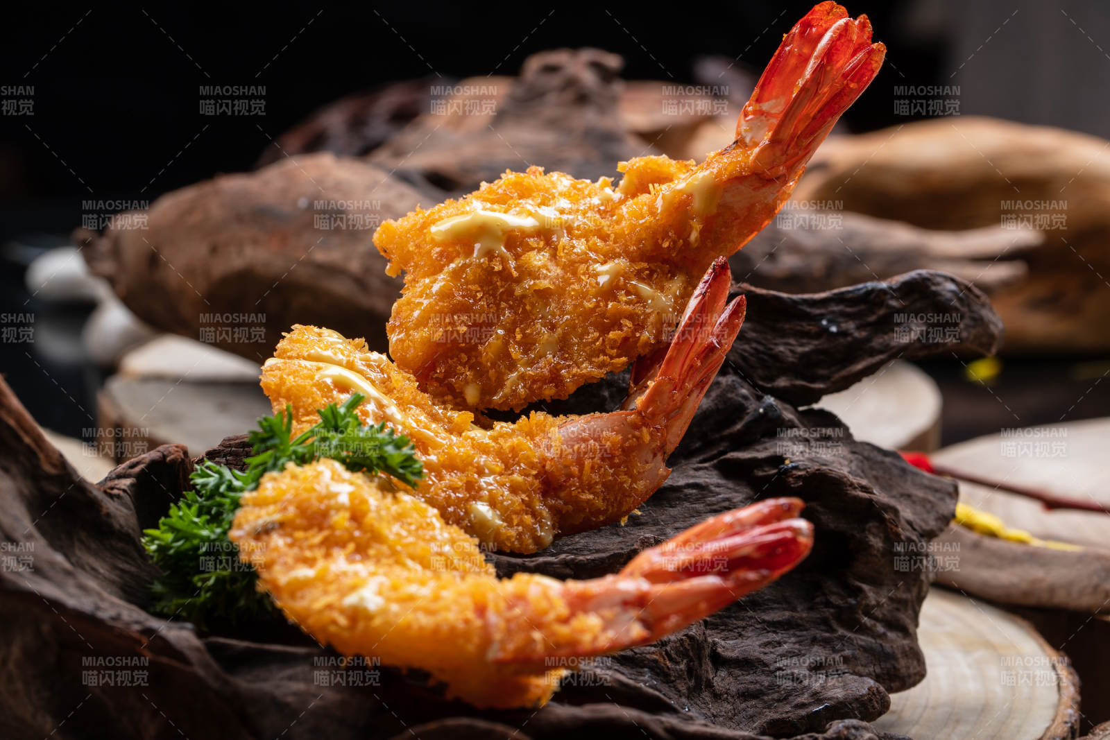 崖柏根上的香炸凤尾虾