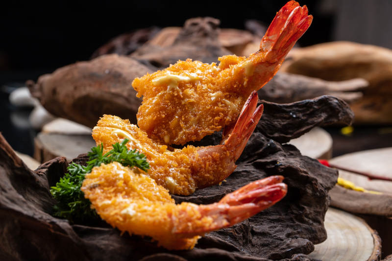 崖柏根上的香炸凤尾虾