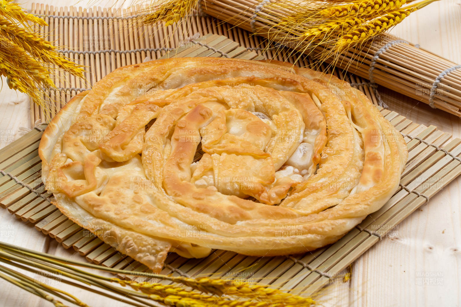 寿司帘上的乾坤手抓饼