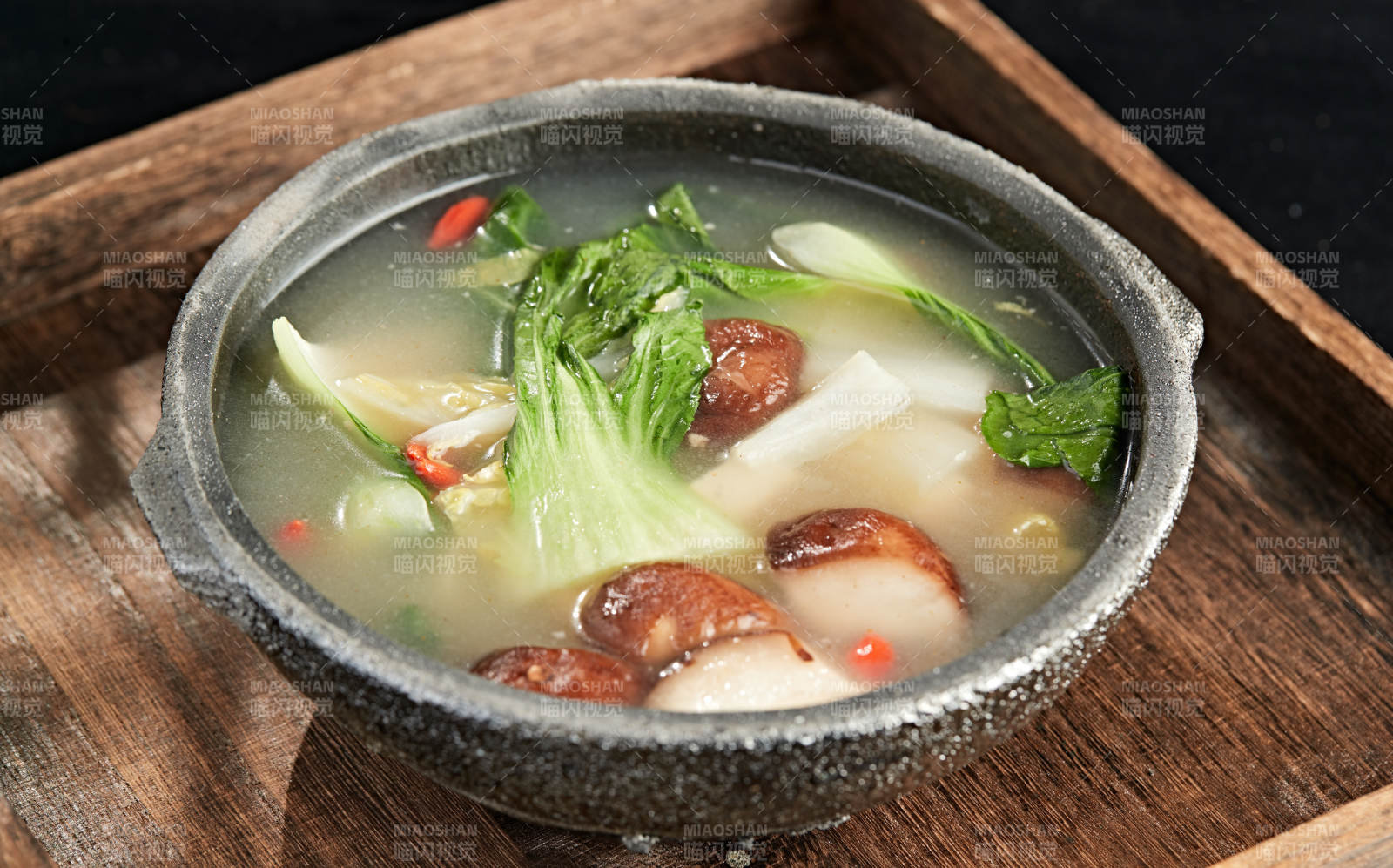 砂鍋雞湯燉油菜香菇