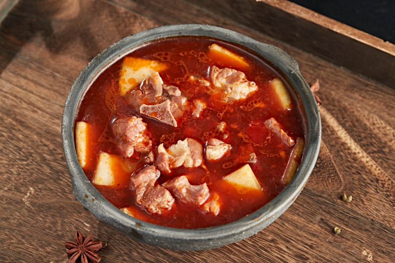 砂锅香辣羊排炖萝卜