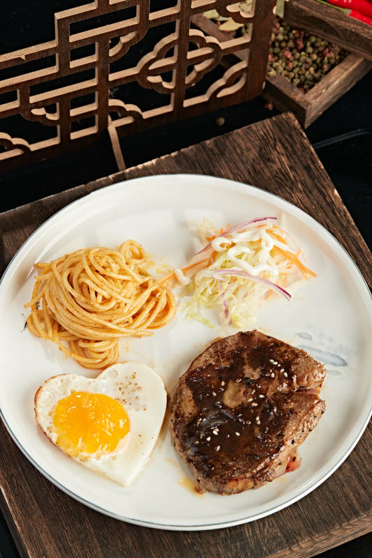 意面铁板小牛排