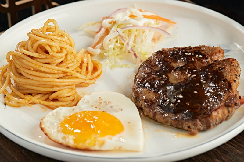 意面铁板小牛排