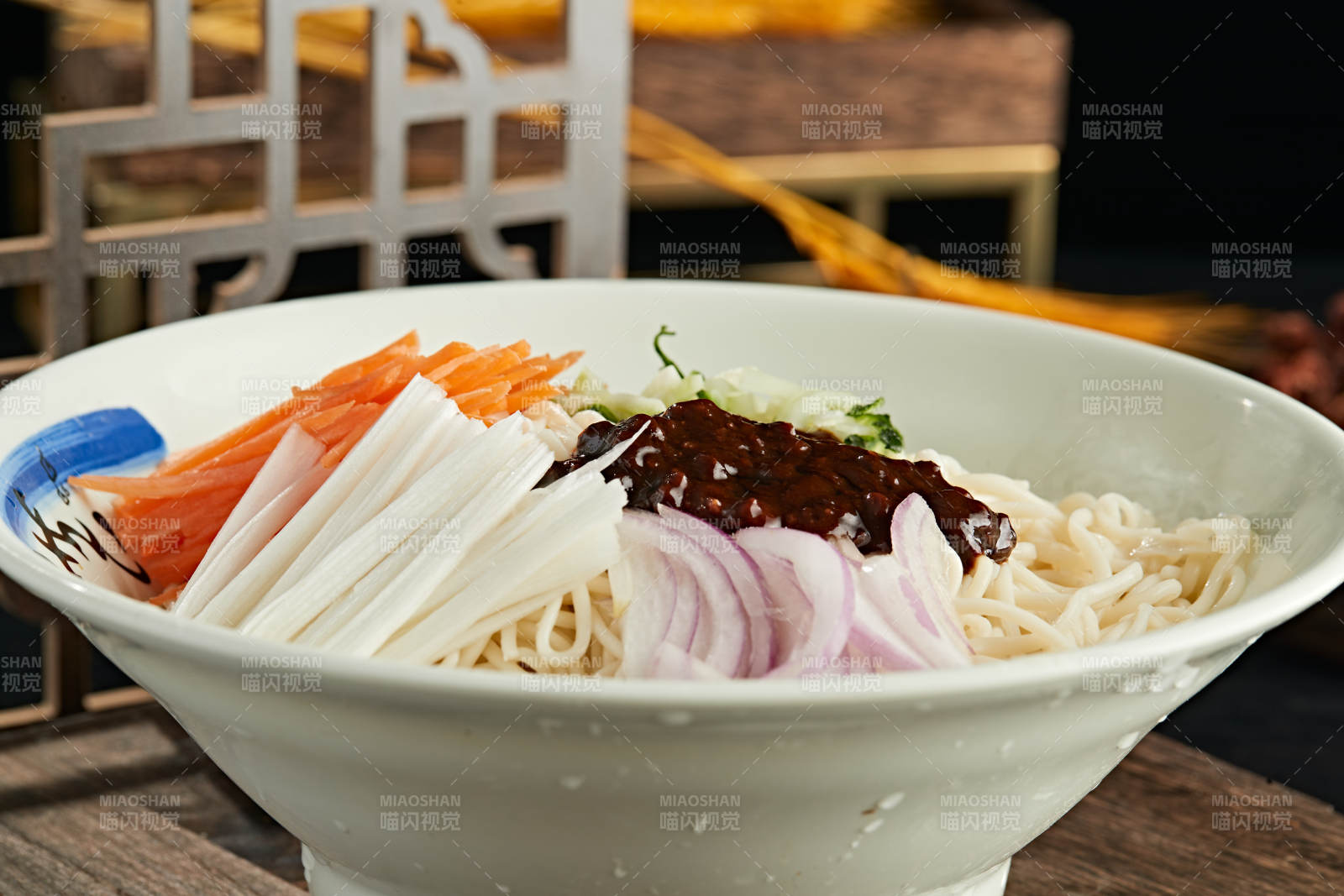 传统肉丁炸酱面图片