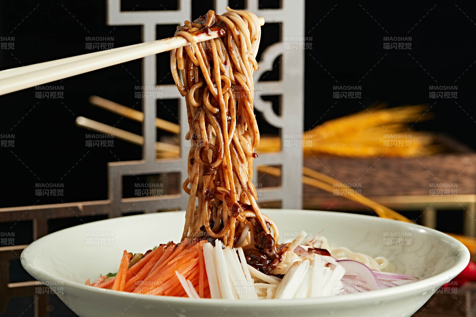 傳統肉丁炸醬面