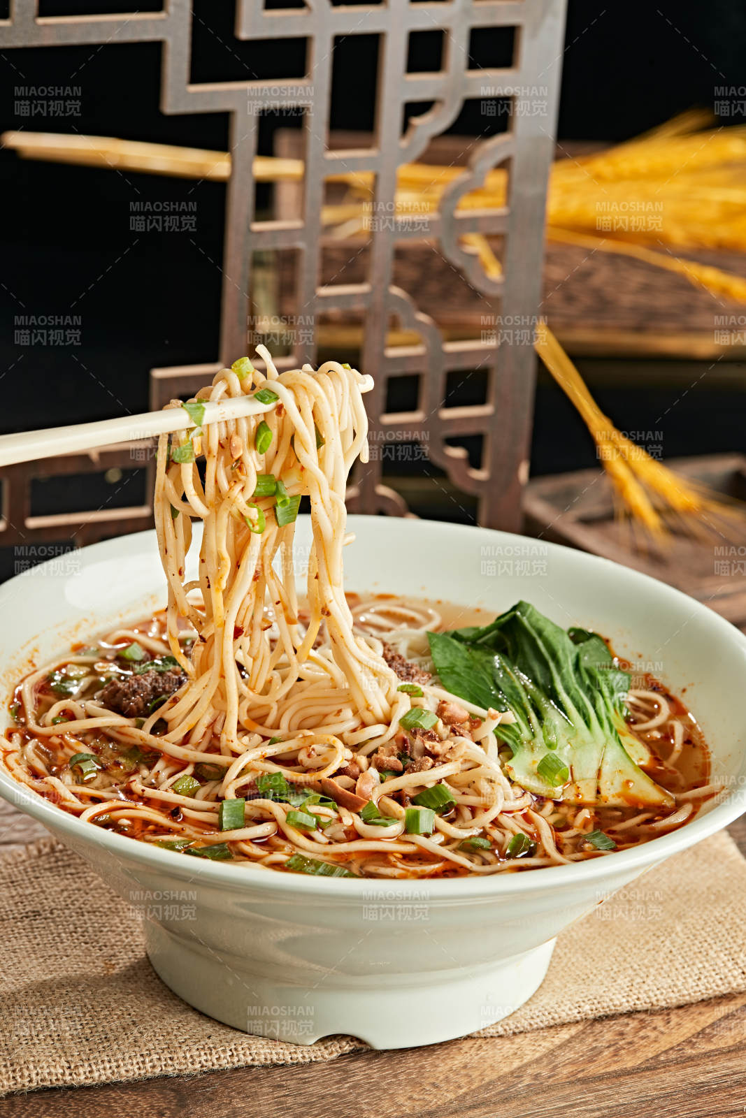 肉臊子红油拉面