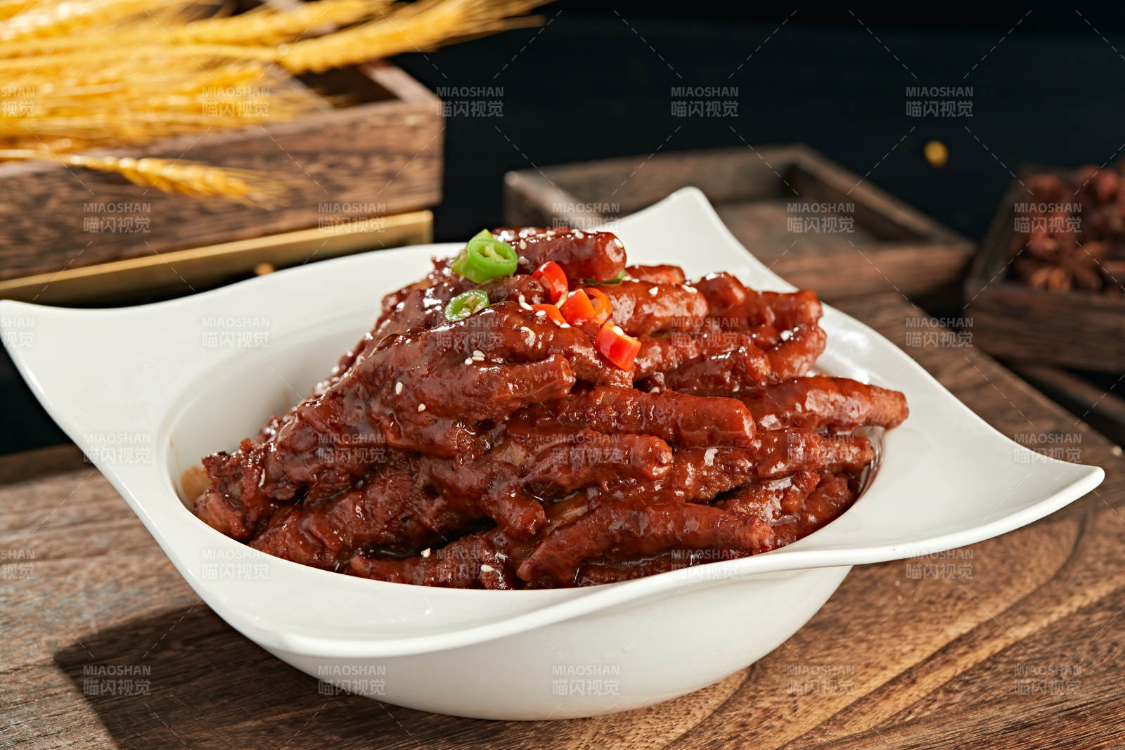 红油卤味虎皮鸡脚图片