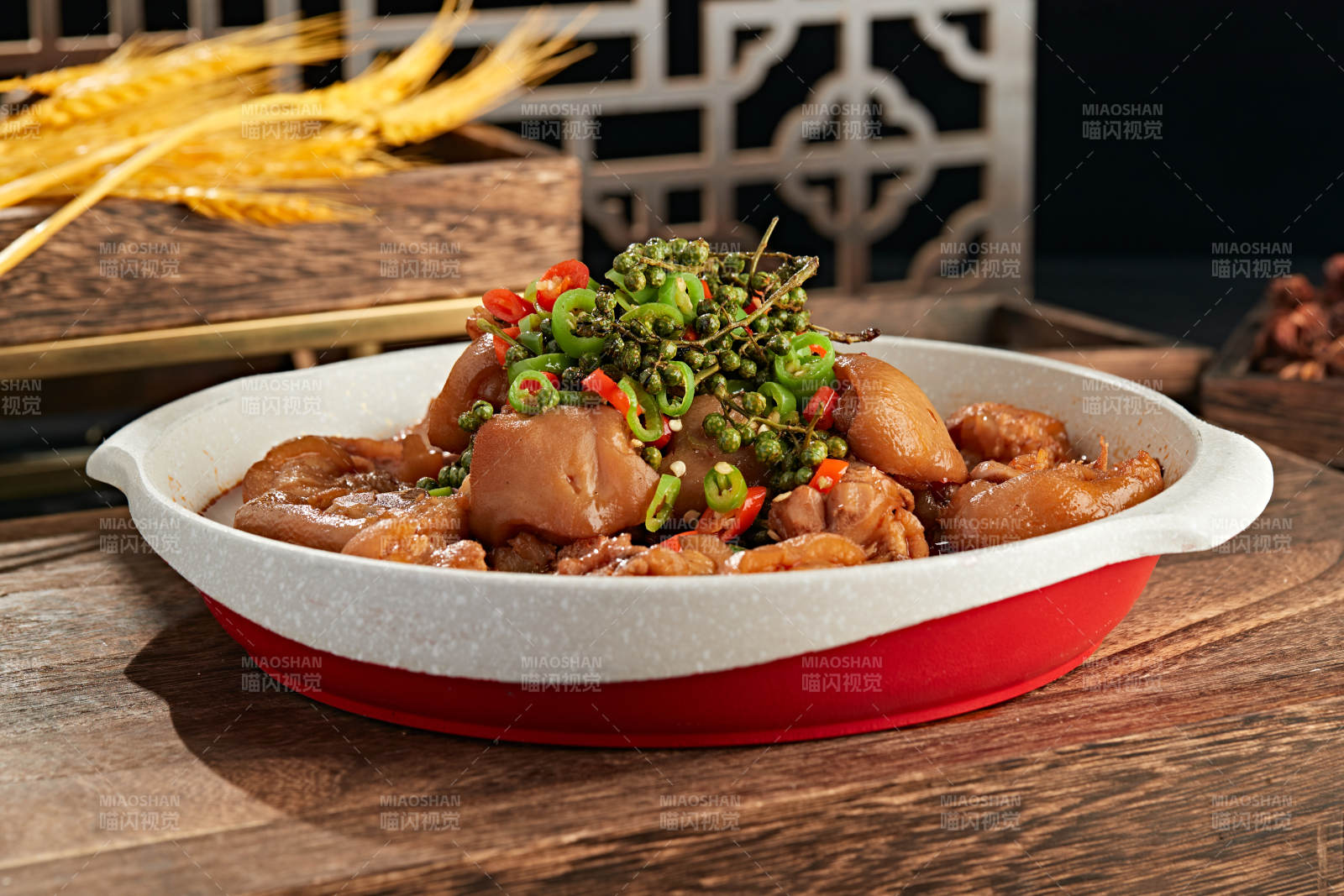 藤椒香辣红烧猪蹄块