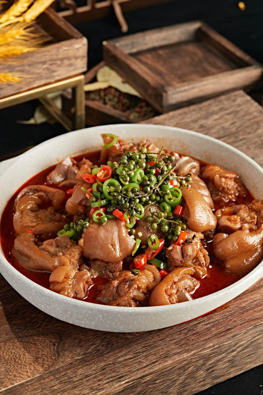 藤椒香辣红烧猪蹄块