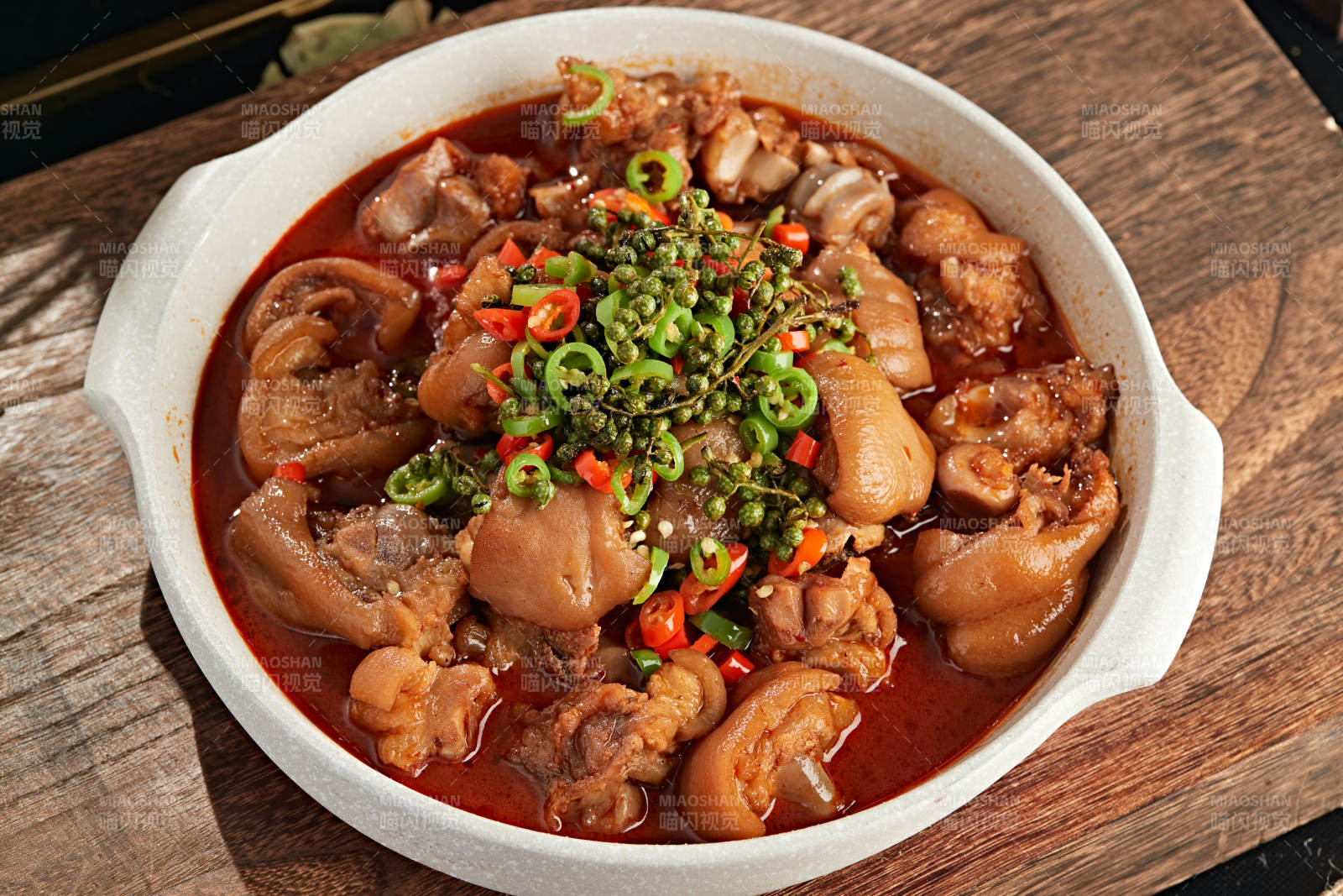 藤椒香辣红烧猪蹄块