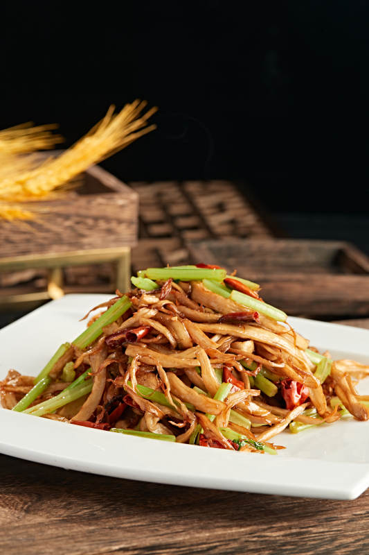 西芹辣炒杏鲍菇丝