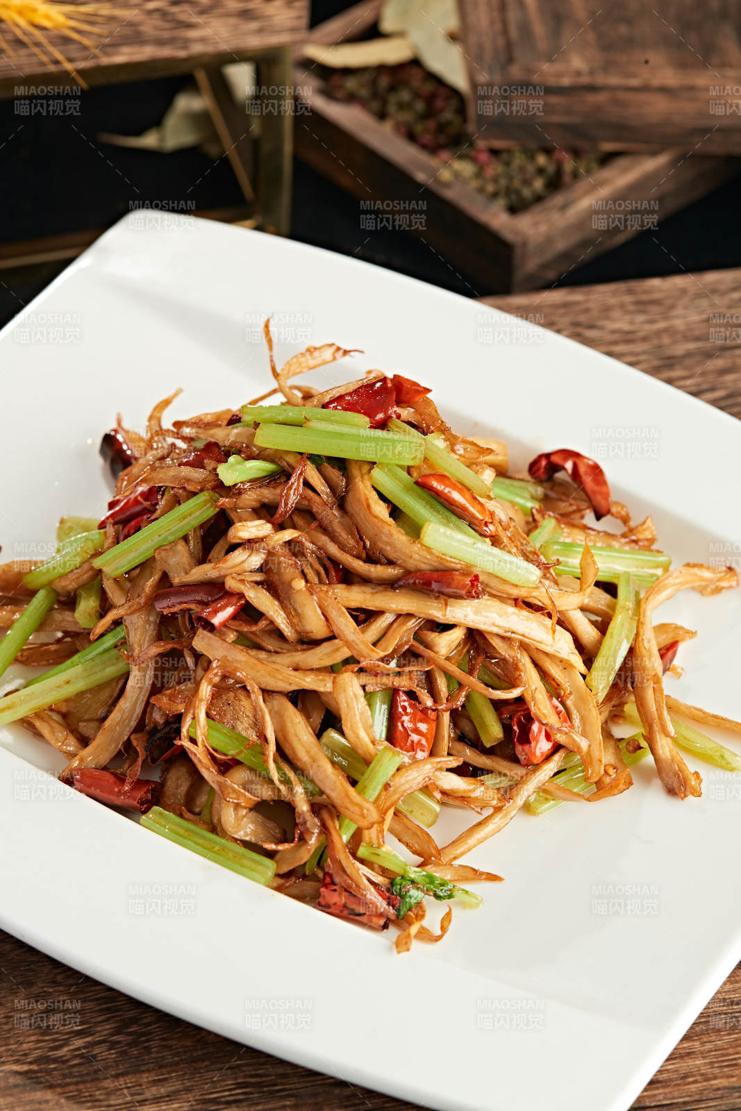 西芹辣炒杏鲍菇丝