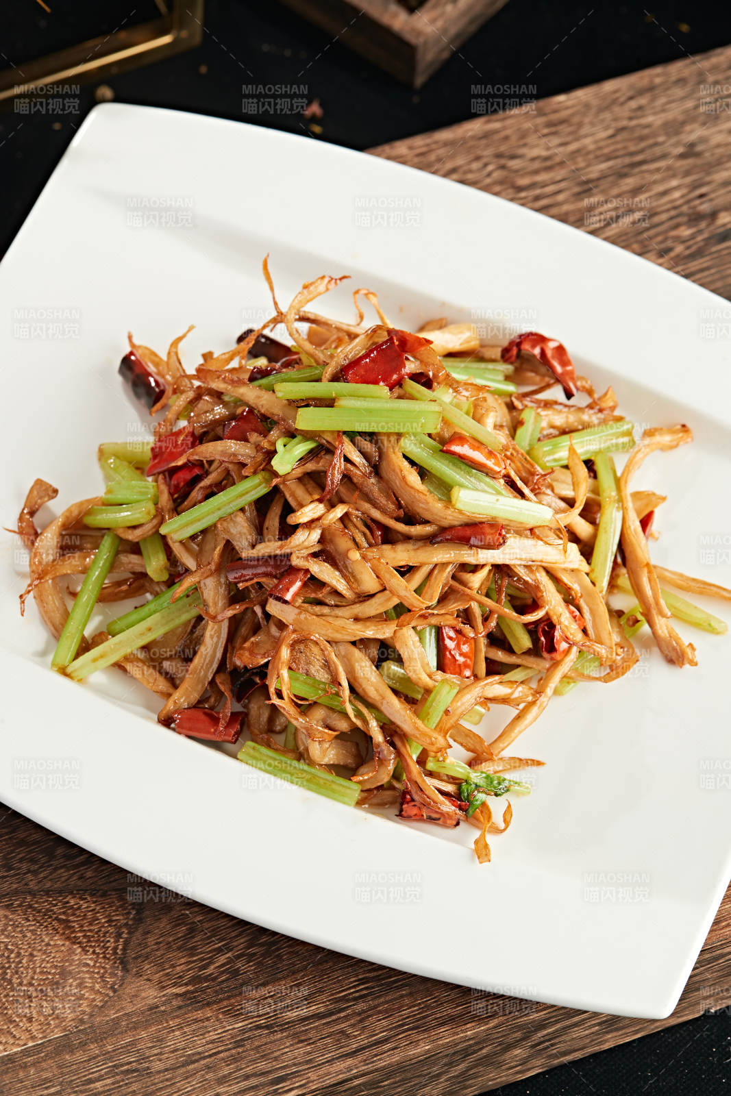 西芹辣炒杏鲍菇丝