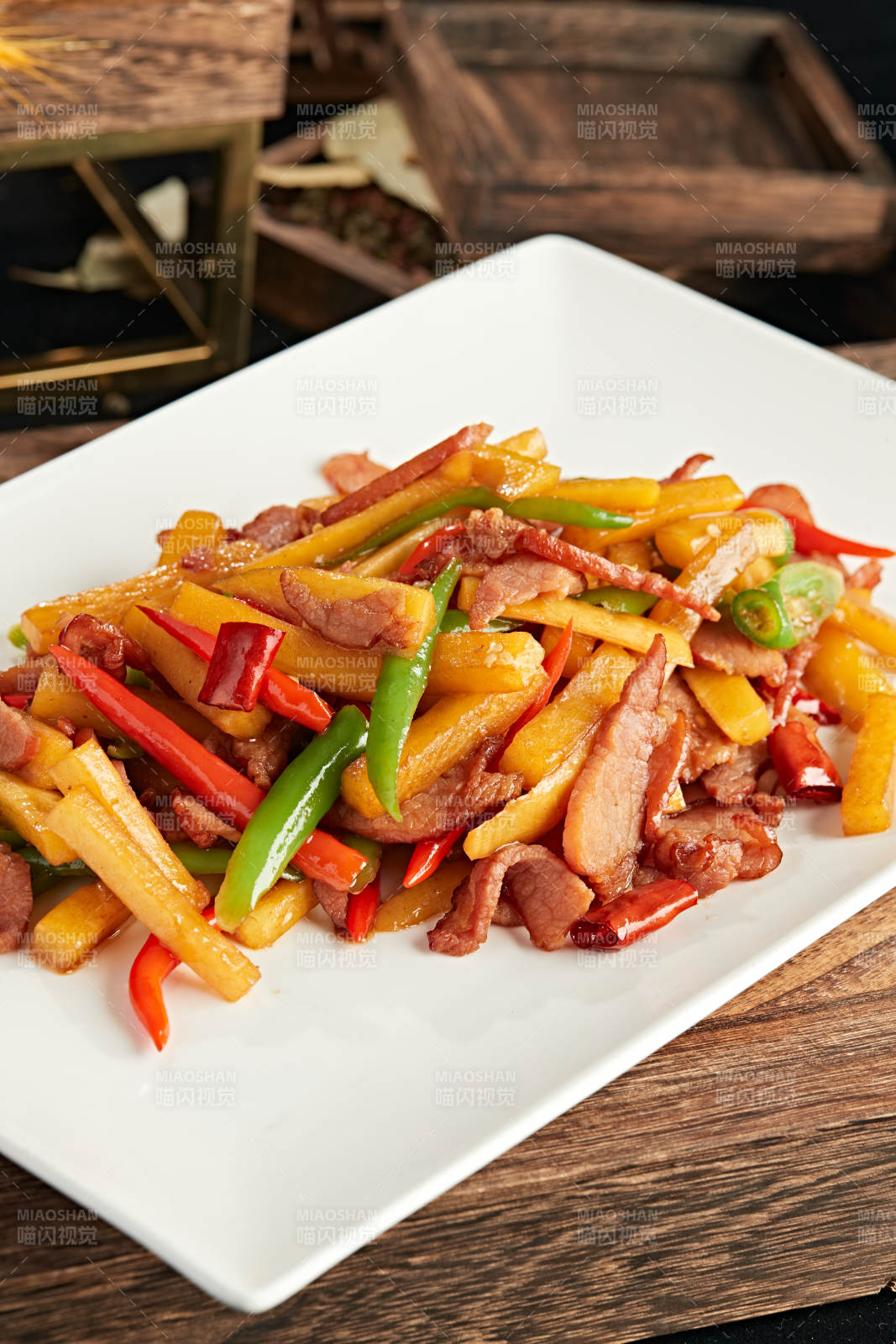 杭椒腊肉炒薯条