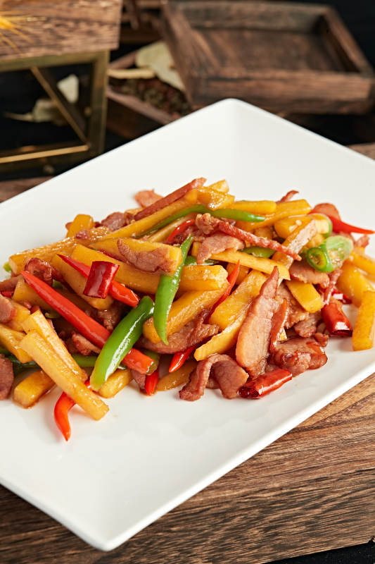 杭椒腊肉炒薯条