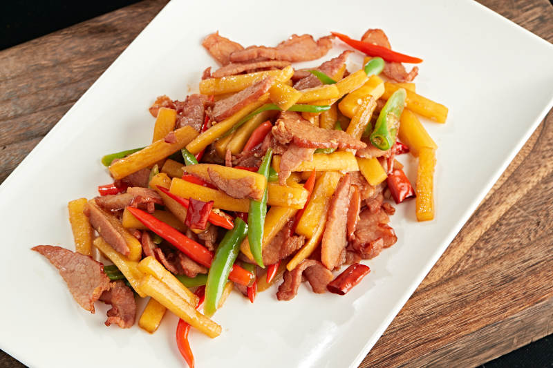 杭椒腊肉炒薯条