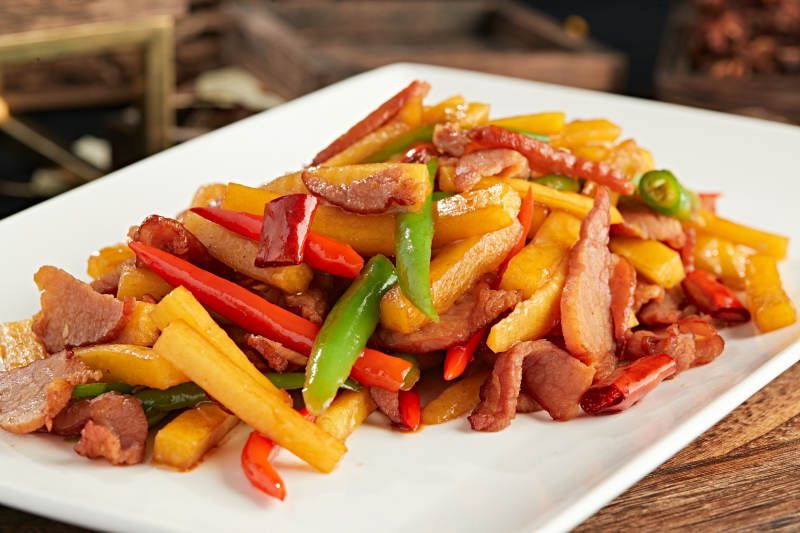 杭椒腊肉炒薯条