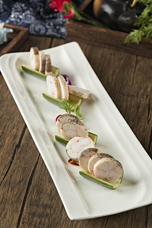 鳕鱼卷包蟹腿肉切片