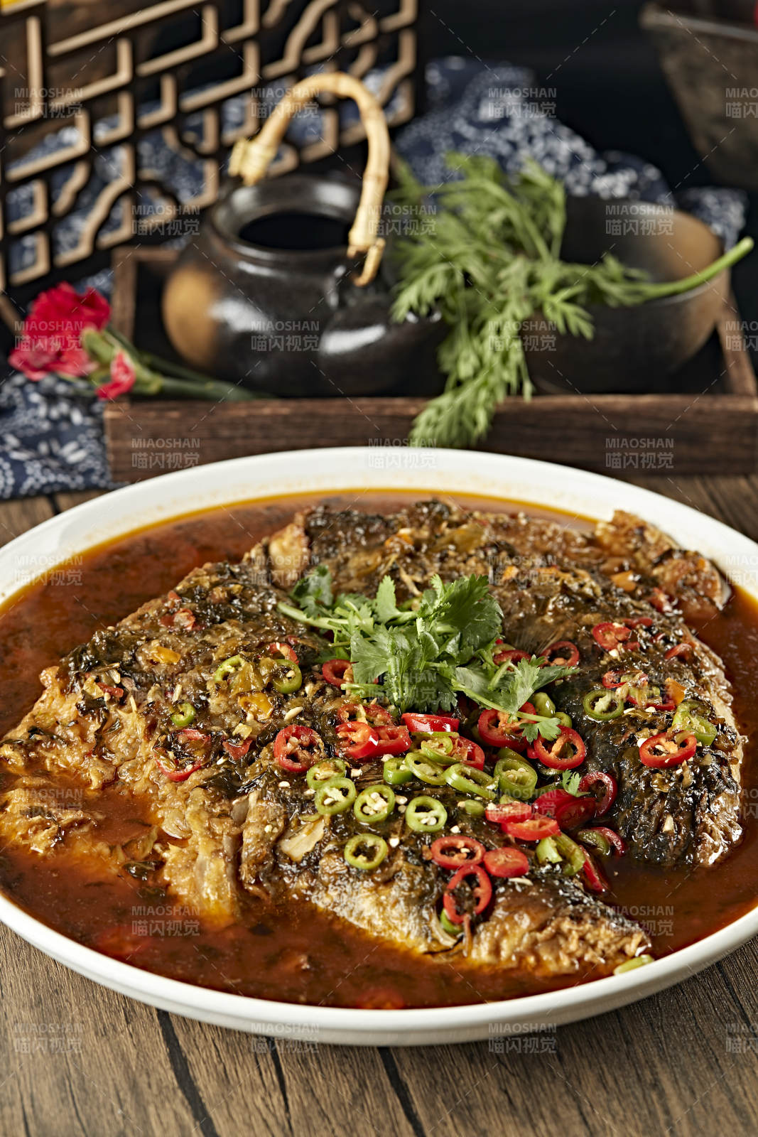 酱焖野生大鱼头-摄影图