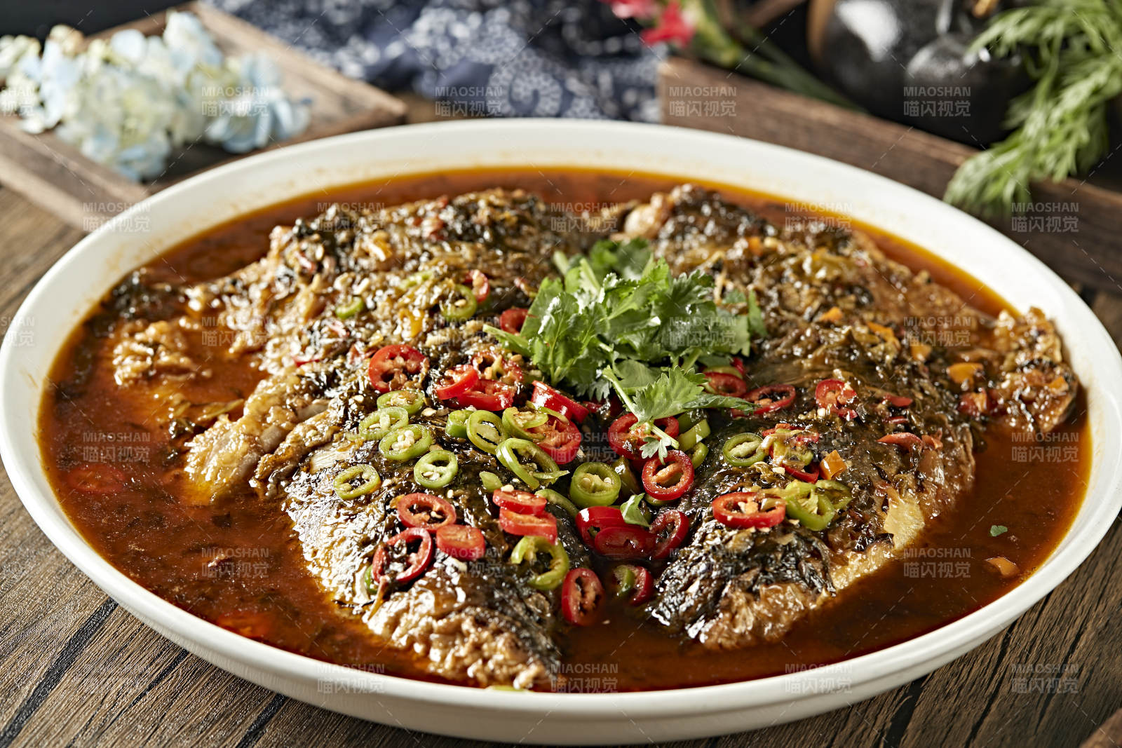 酱焖野生大鱼头-摄影图