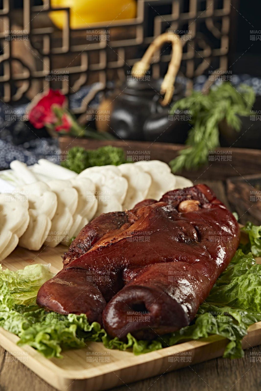 烟熏卤味猪脸猪头肉配锅盔蘸酱菜