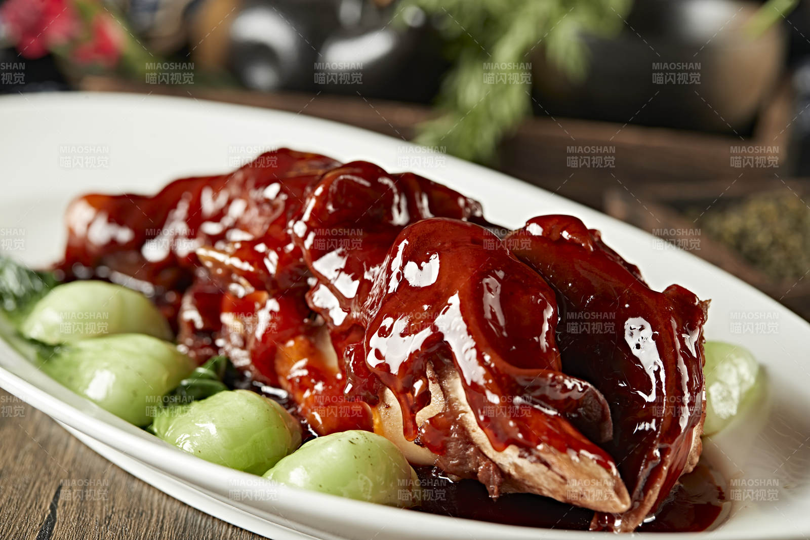 浇汁红烧软糯大牛蹄