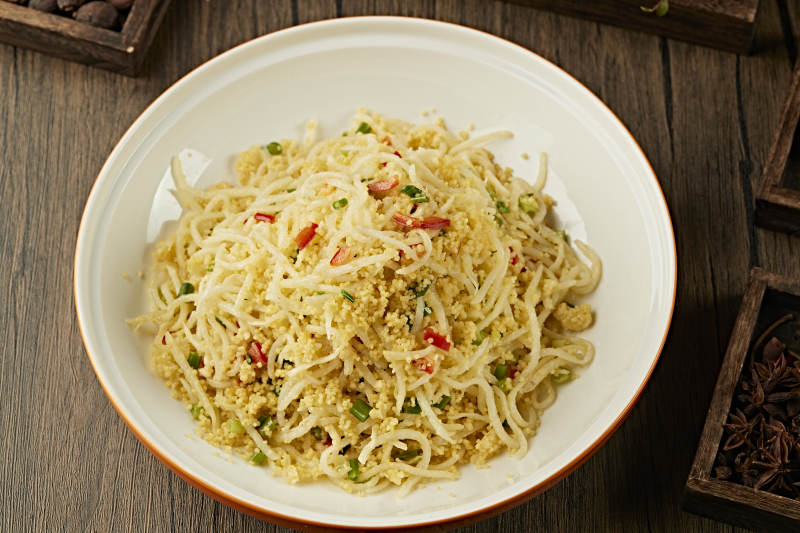 黍米金米拌洋芋丝小米饭土豆丝