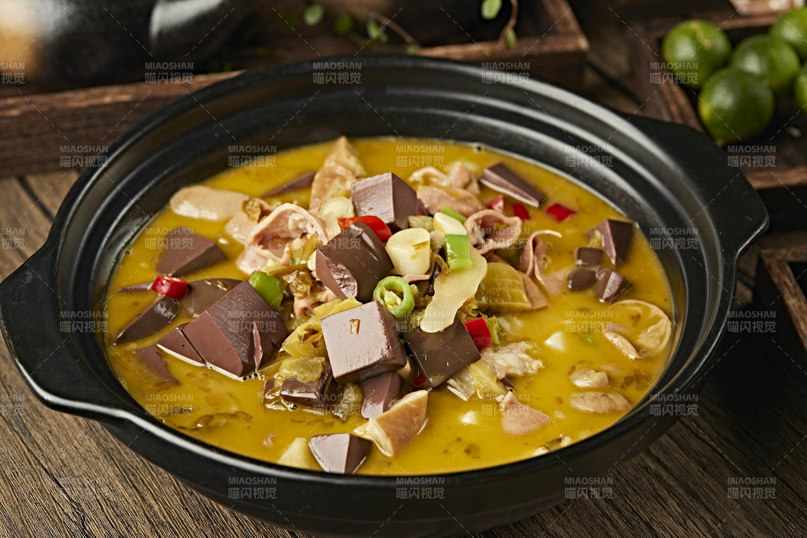 砂鍋酸湯毛血旺