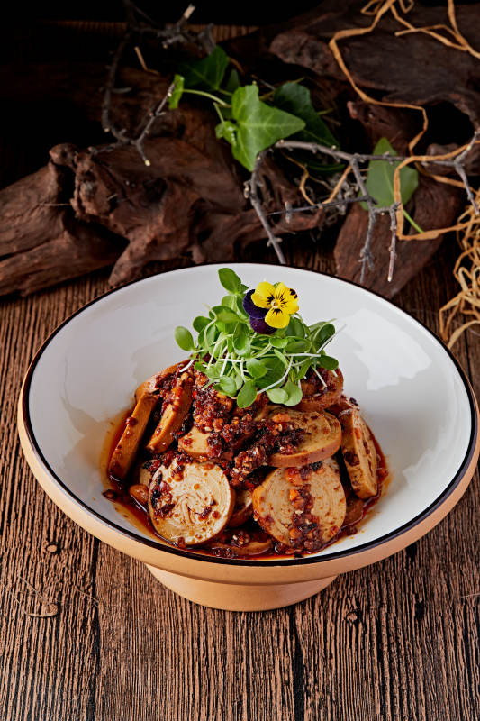 豆苗辣酱熏豆皮卷