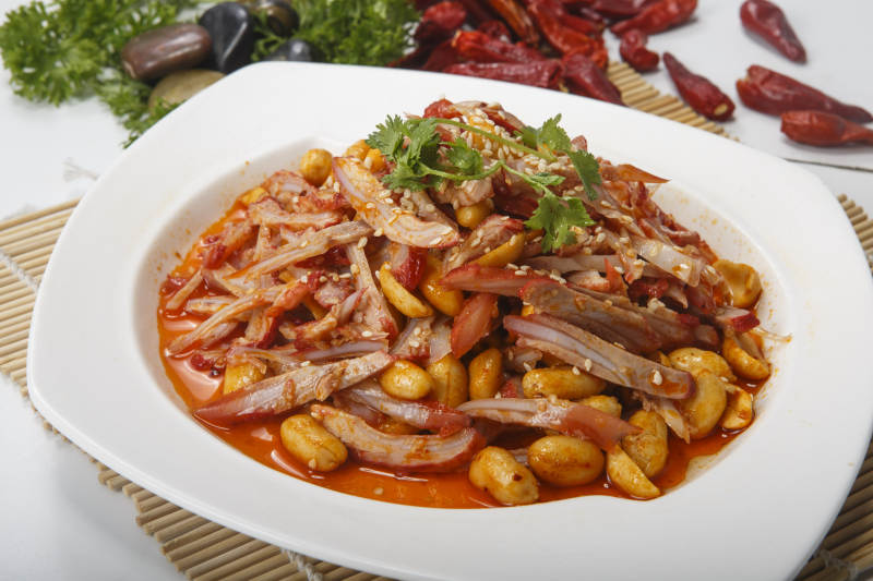 果仁辣炒猪耳丝月牙骨