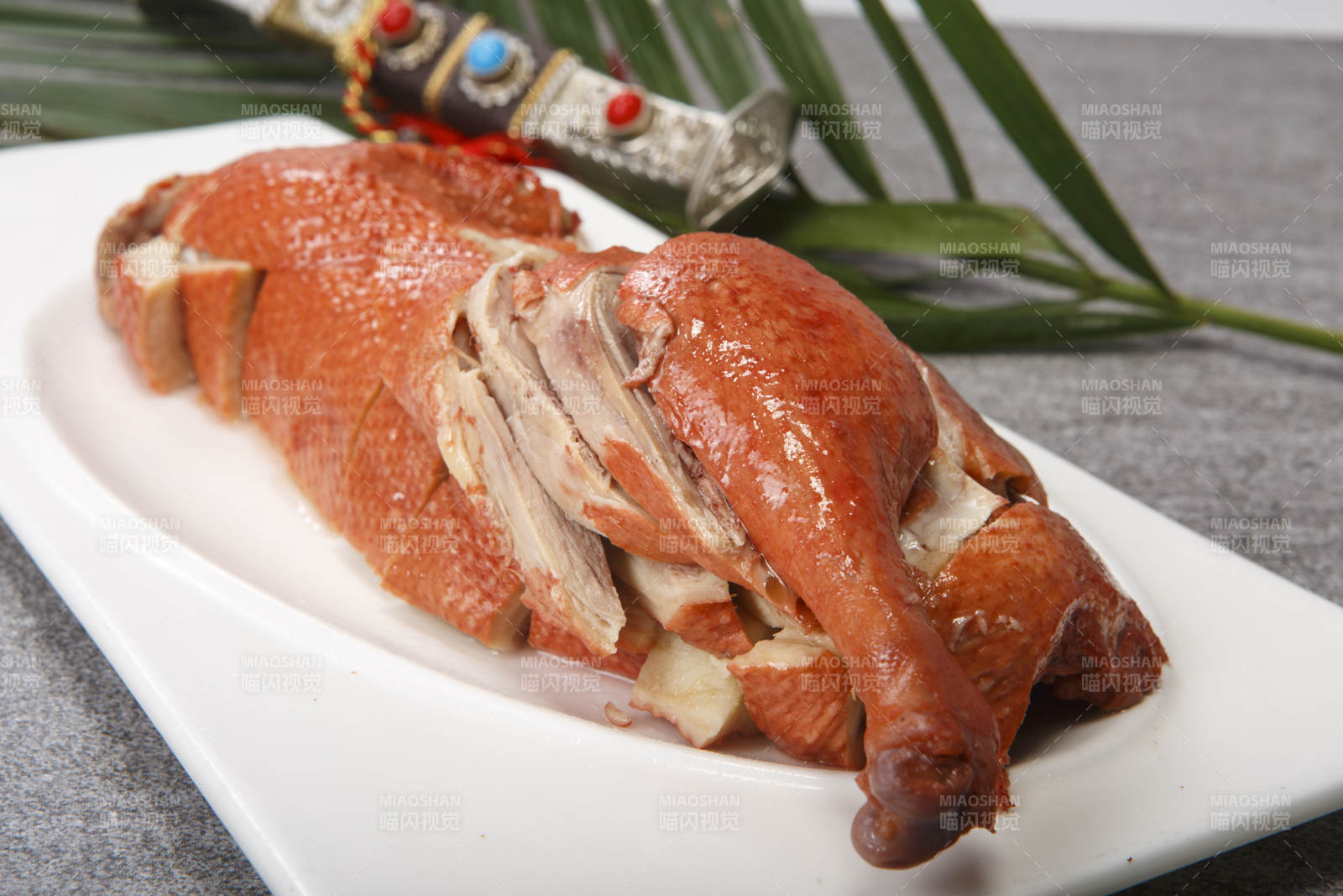 磁盤裝的鹵味半只雞