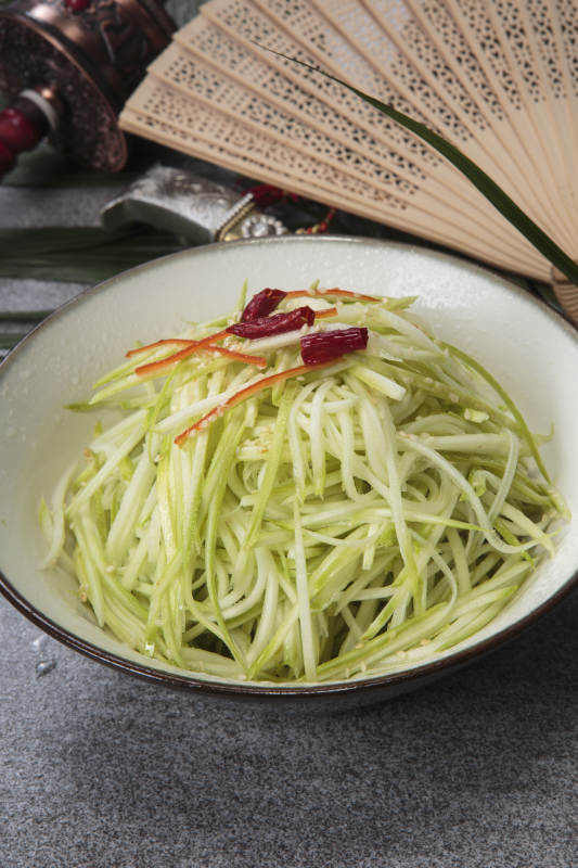 套碗装的炝拌西芹丝