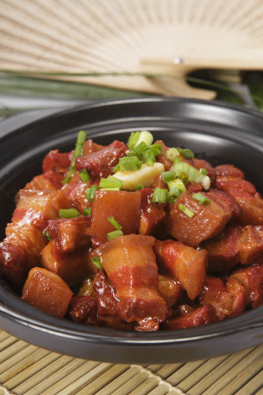 葱香砂锅红烧肉