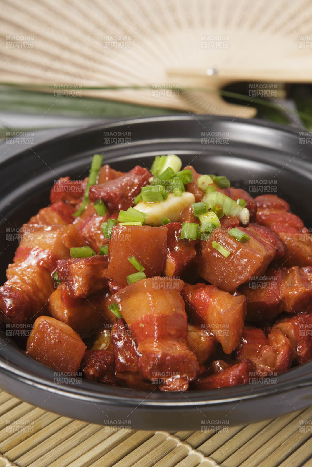 葱香砂锅红烧肉