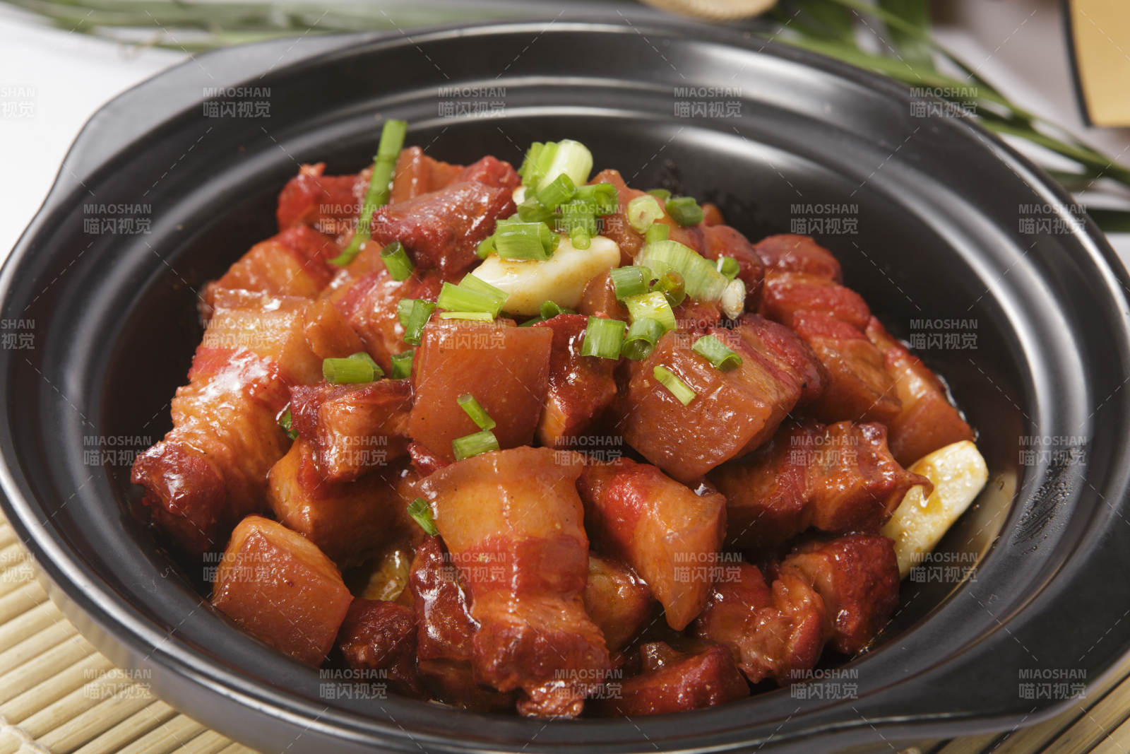 葱香砂锅红烧肉