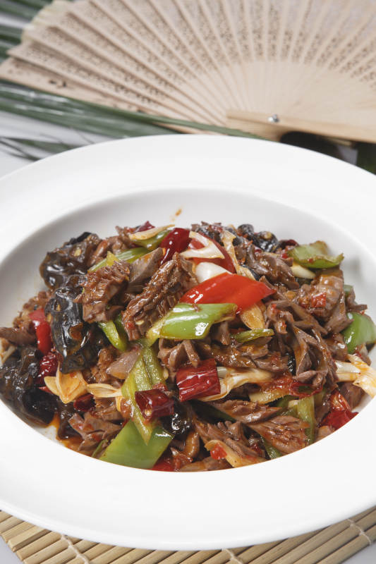 白色圆盘装的火爆腰花