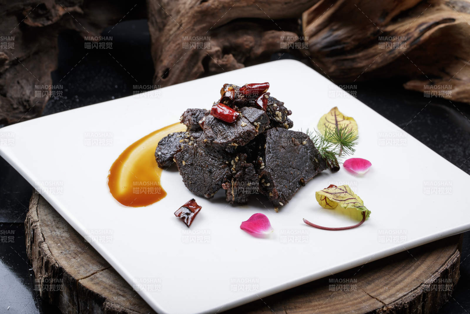 墨魚汁焗牛腩肉配飾食材玉米金桔沙棘果