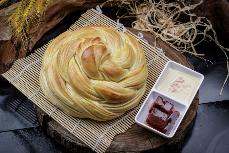 花开富贵大花卷配炼乳酱豆腐