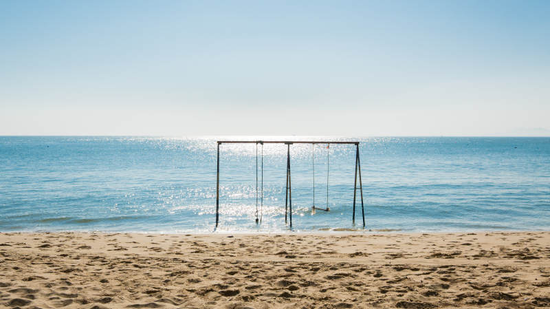 泉州的海边秋千静谧景